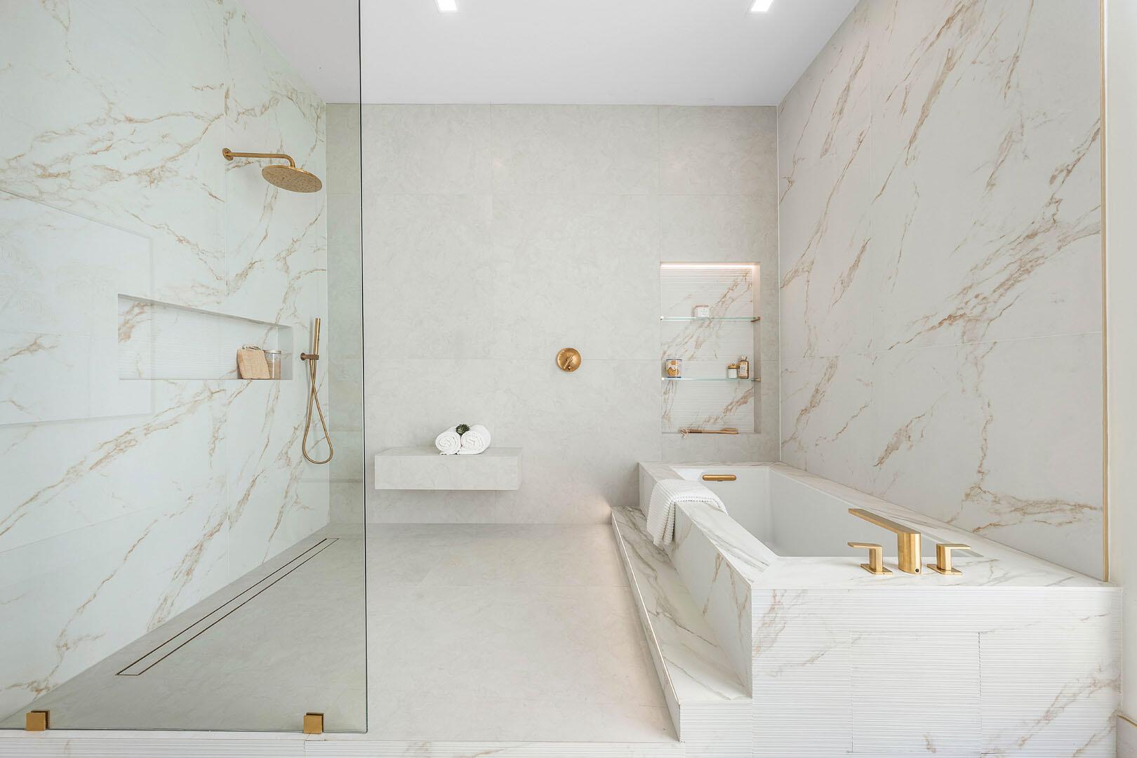 ROYAL PALM YACHT & COUNTR - Residential