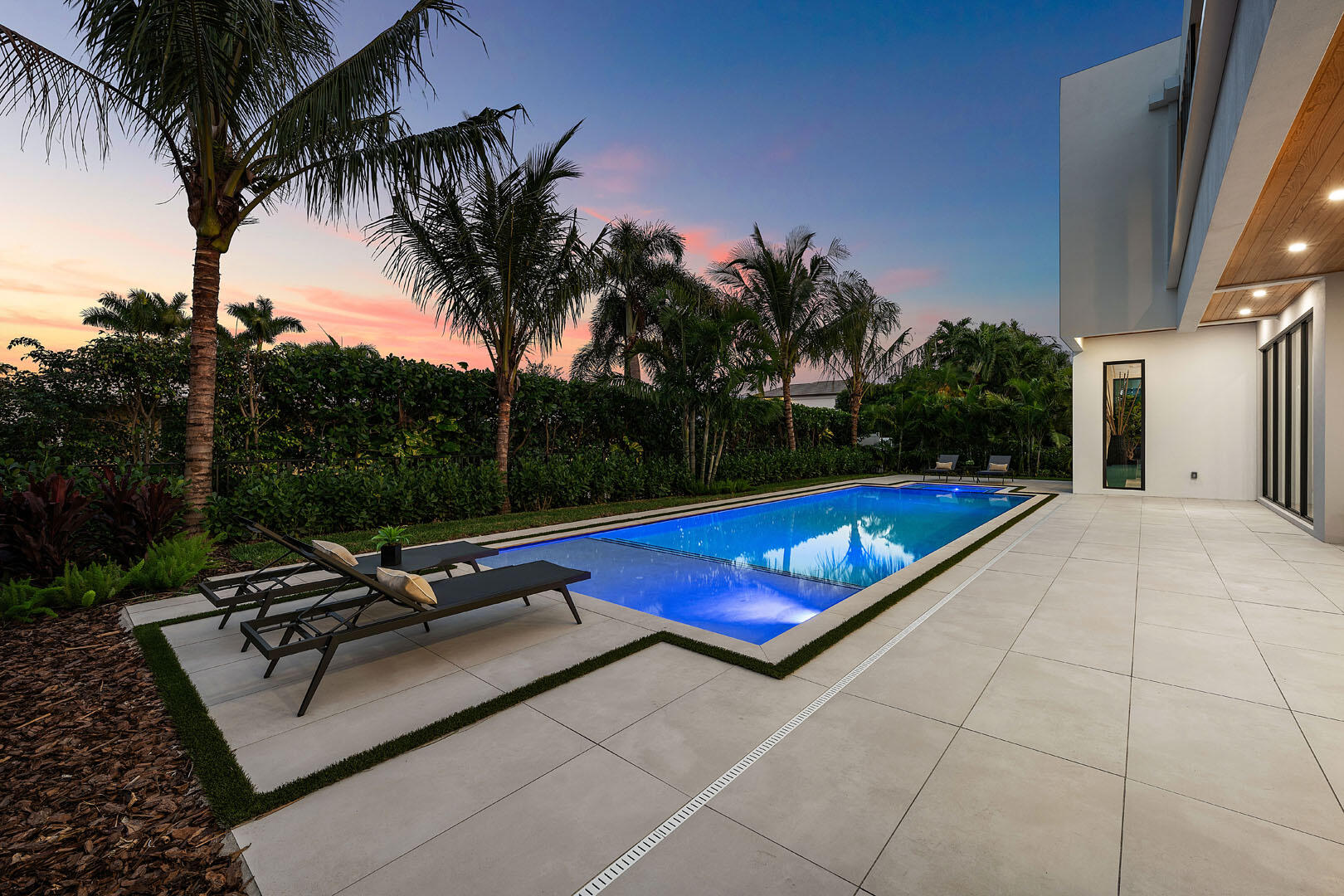 ROYAL PALM YACHT & COUNTRY CLUB - Residential