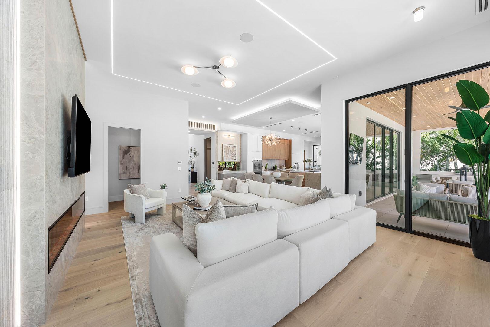 ROYAL PALM YACHT & COUNTR - Residential