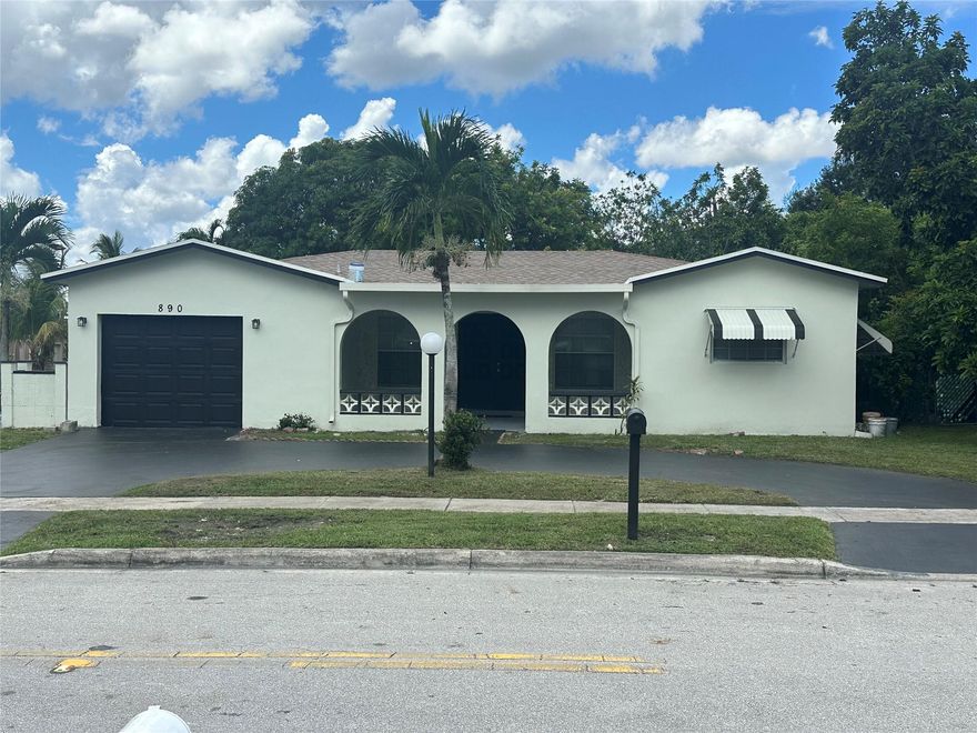WOW, YOU HAVE TO SEE THIS ONE. NEW ROOF NEW PAINT OUTSIDE, INSIDE COMPLETELY REDONE; NEW KITCHEN, NEW BATHROOMS, NEW FLOORS, NEW PAINT. EVERY CORNER OF THIS HOME HAS IS REDONE. OWNER 
HURRY, DO NOT MISS THIS COMPLETELY RENOVATED HOME WITH MATURE FRUIT TREES; MANGO, ACKEE AND AVOCADO.