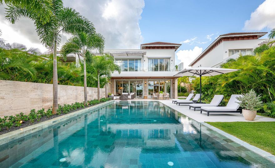 Experience modern luxury at Casa de Campo with this 4-bedroom townhouse overlooking the Dye Fore Estate golf course. The views are breathtaking, offering a true wow factor. Features include an elevator and a spacious terrace for outdoor entertaining and BBQ area. Open, bright living spaces; high-end finishes; thoughtful layout for living and entertaining; security and privacy within an exclusive community.