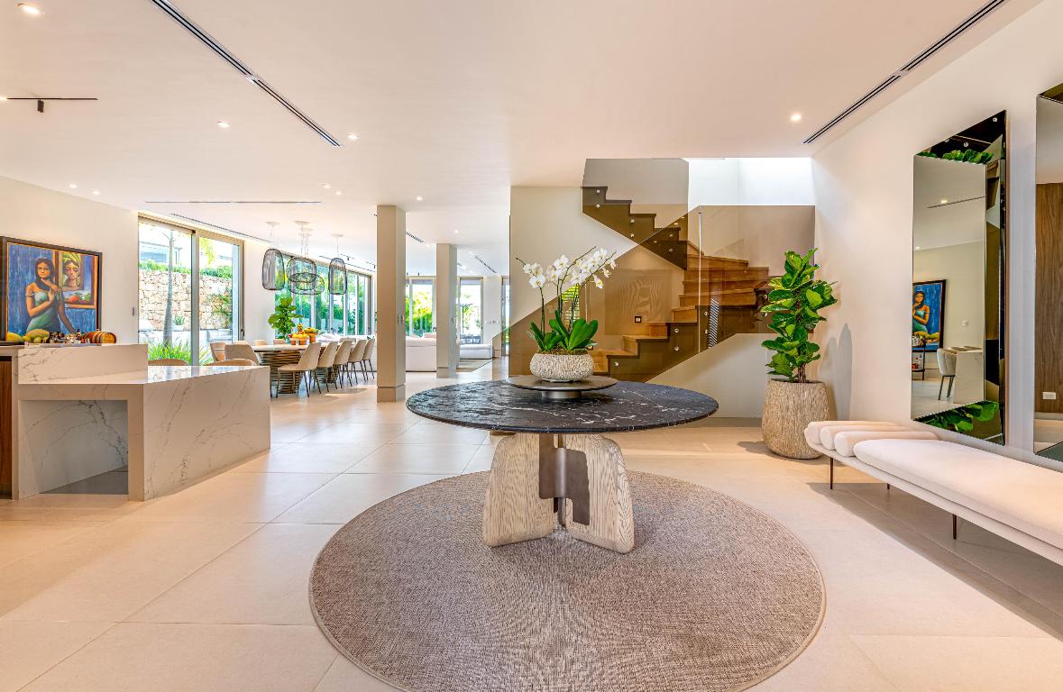 10 Los Altos Villa