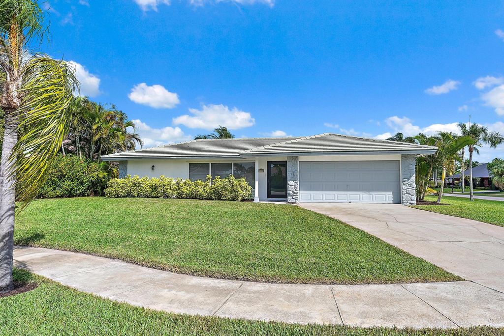 Photo of 75 Cinnamon Place, Tequesta, FL 33469 (MLS # R11060627)