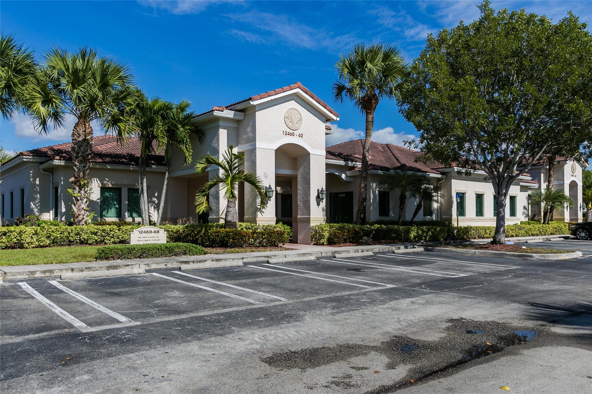 Recently renovated former cosmetic surgery office currently being used by a Med Spa and wellness facility.
OBS Class B and Class C Ready!
Great for Cosmetic Surgeon, Gastroenterologist, Dermatologist, or any in office procedure based practice.
Ground Floor medical office with one large procedure room, 4-5 exam rooms, lab, a large waiting and reception area, tons of storage, full size washer/dryer, 3 entrances (front, back, and side).
Great for any medical use, another med spa, cosmetic surgeon, or general wellness.
Professional maintained office campus with ample parking.
Convenient location right off the Sawgrass expressway making patient travel simple.
24/7 access with separate HVAC and electric for the suite.
