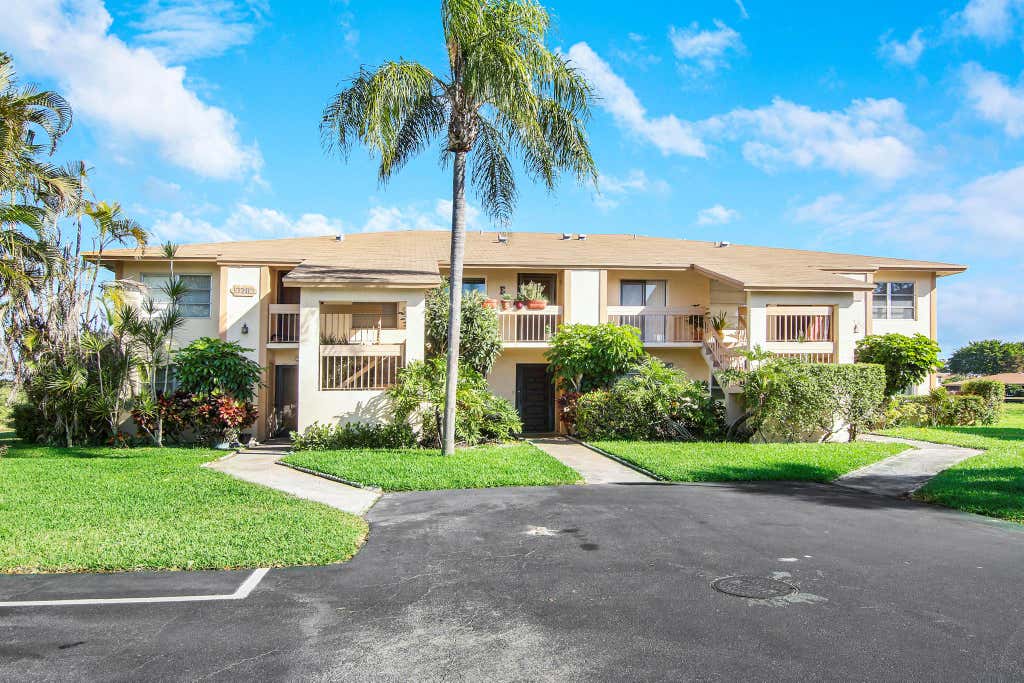 Photo of 13283 Pineapple Palm Court #B, Delray Beach, FL 33484 (MLS # R10907338)