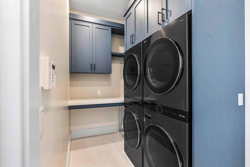 LANDS END - Residential