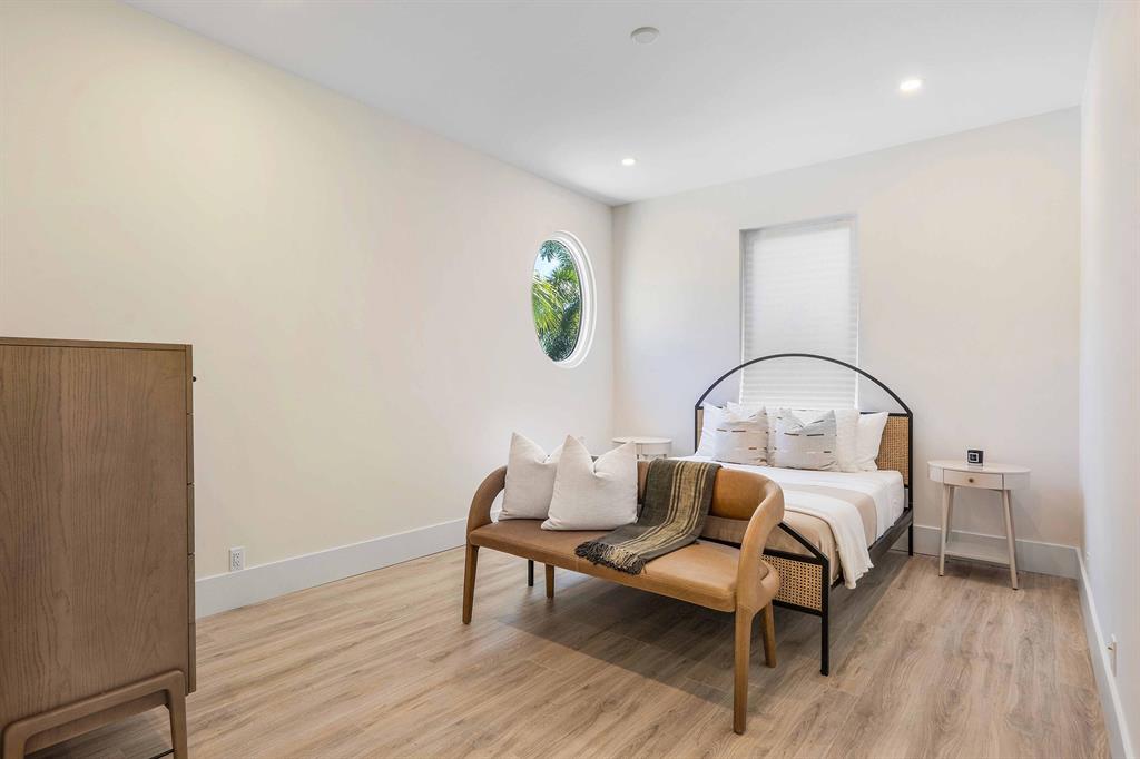 LANDS END - Residential