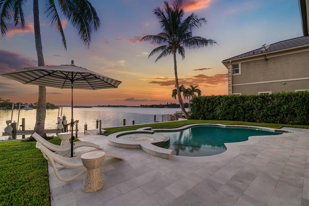 LANDS END - Residential