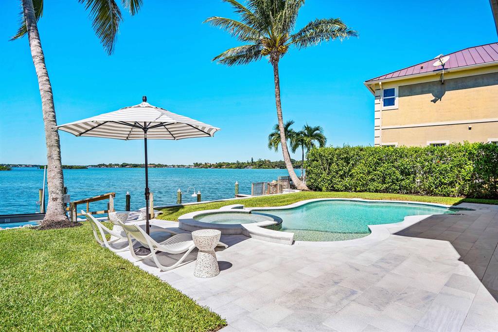 LANDS END - Residential