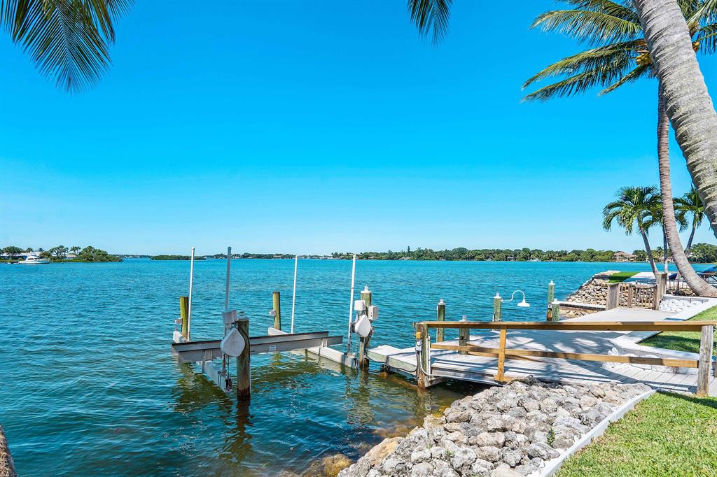 LANDS END - Residential