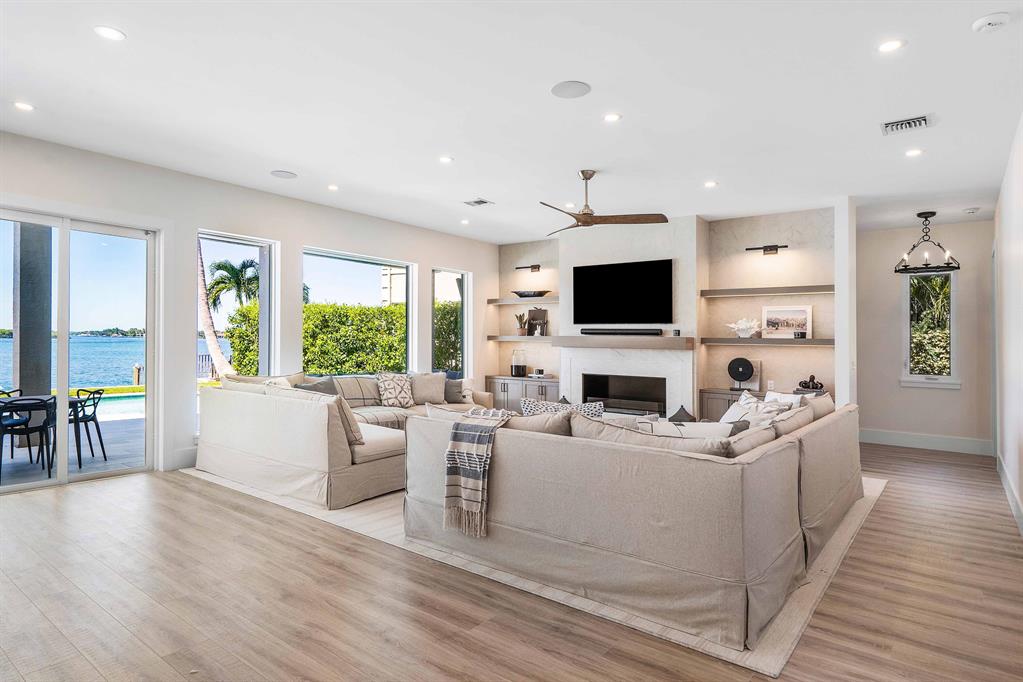 LANDS END - Residential