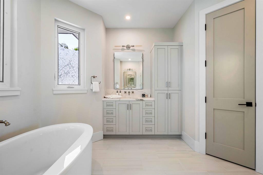 LANDS END - Residential