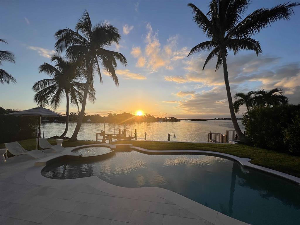 LANDS END - Residential