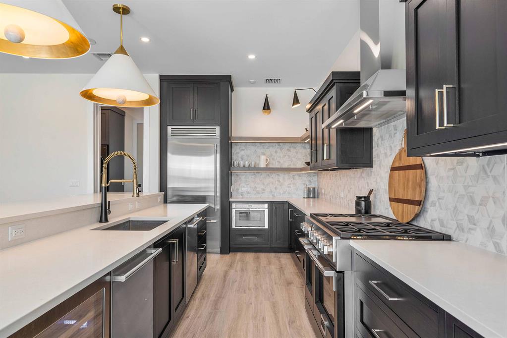 LANDS END - Residential