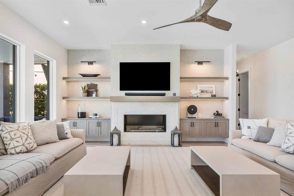 LANDS END - Residential