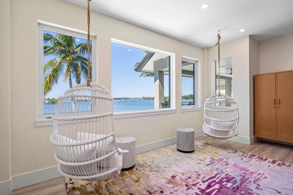 LANDS END - Residential