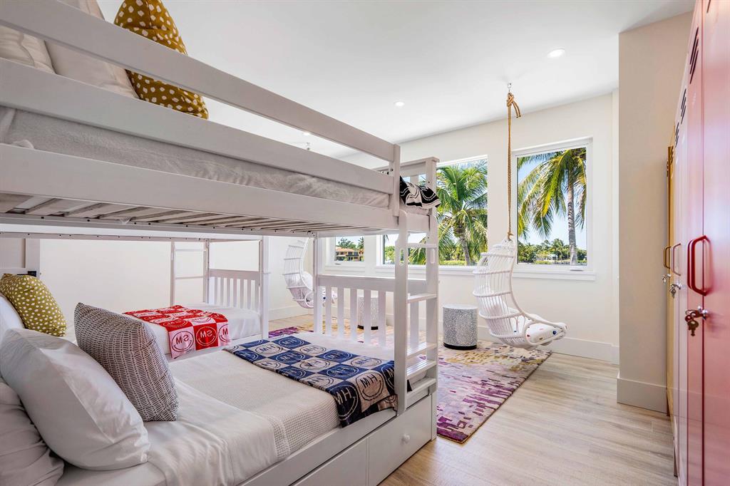 LANDS END - Residential