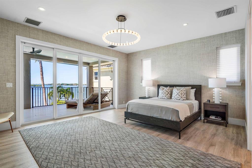 LANDS END - Residential