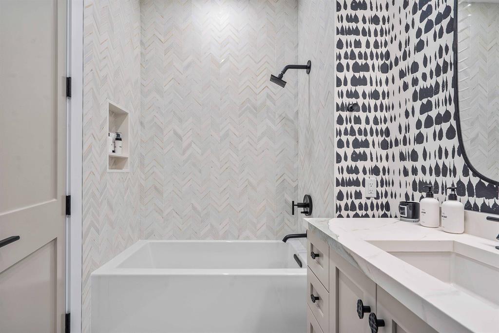 LANDS END - Residential