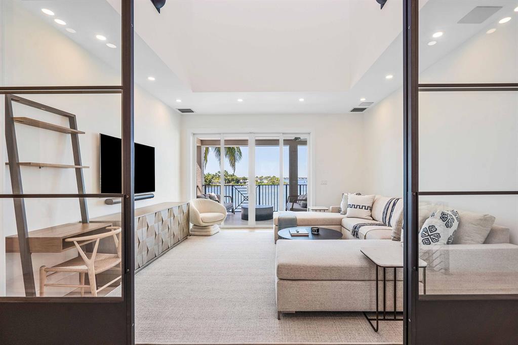 LANDS END - Residential