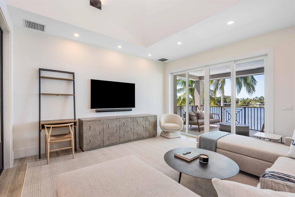 LANDS END - Residential