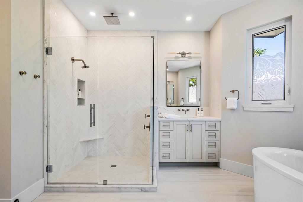 LANDS END - Residential