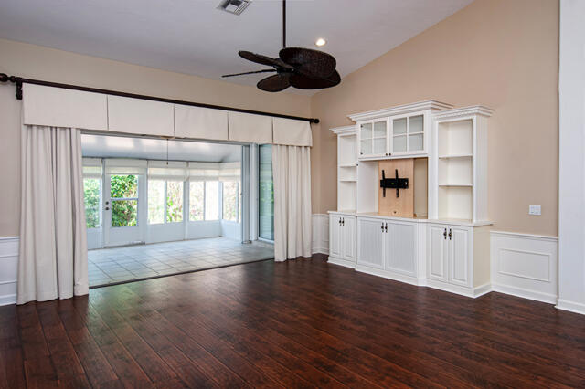 710 SW Timber Ridge Trl Trail SW