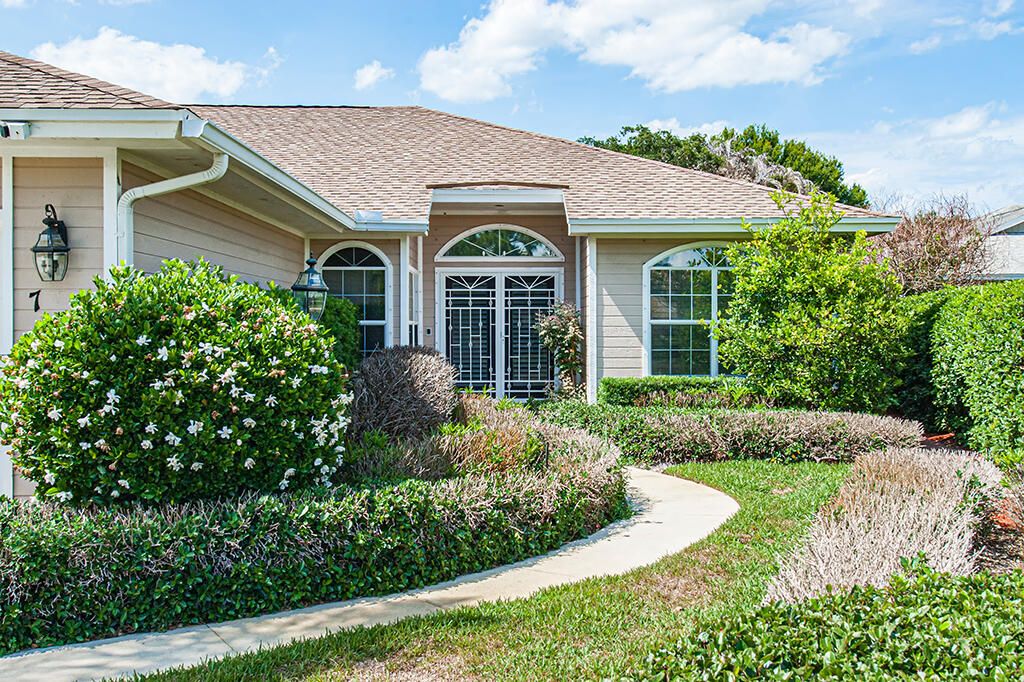 Photo of 710 SW Timber Ridge Trl Trail SW, Vero Beach, FL 32962 (MLS # B26022931)