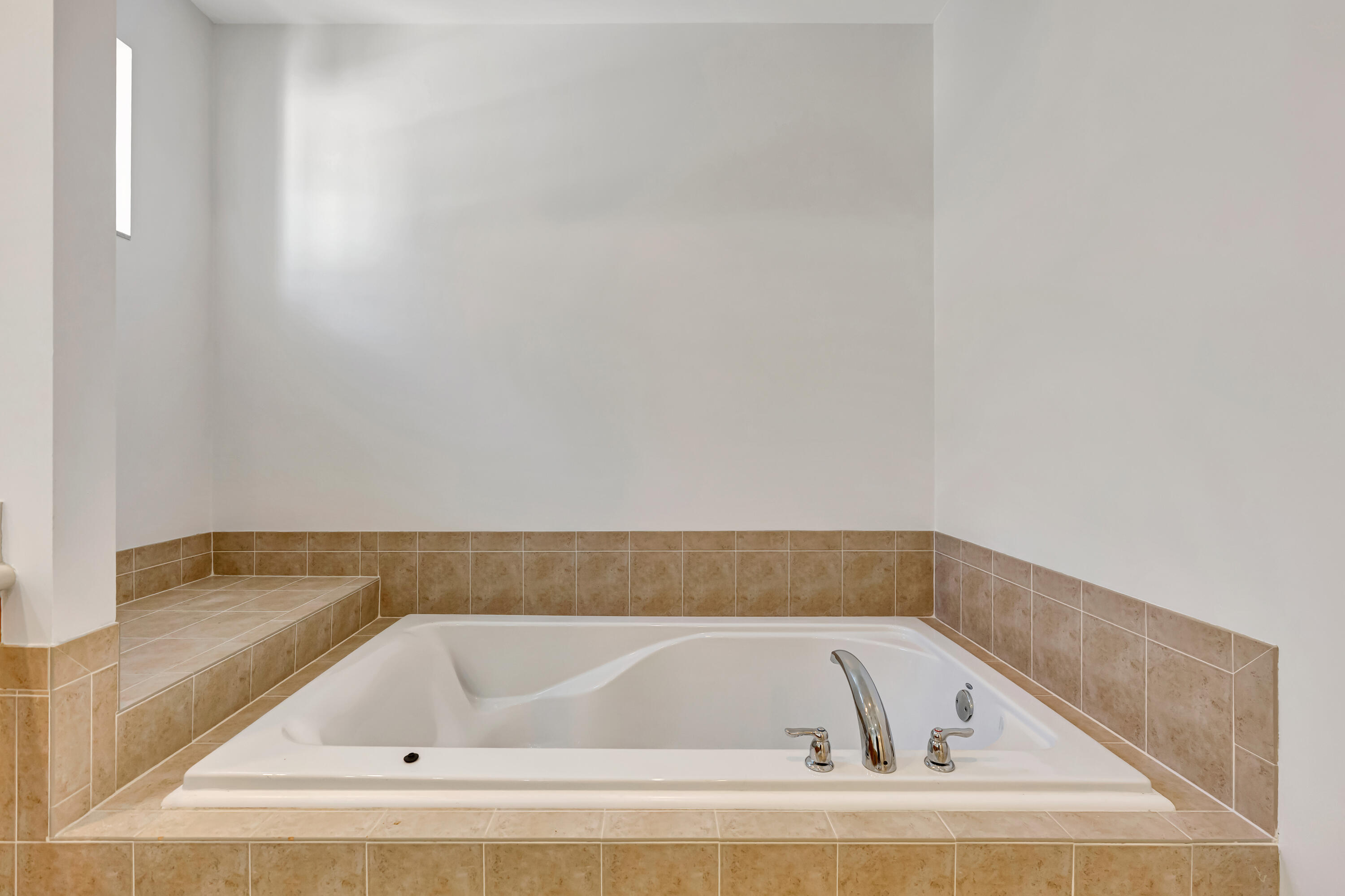 CHAMBORD AT FRENCHMANS RESERVE CONDO - Residential Lease