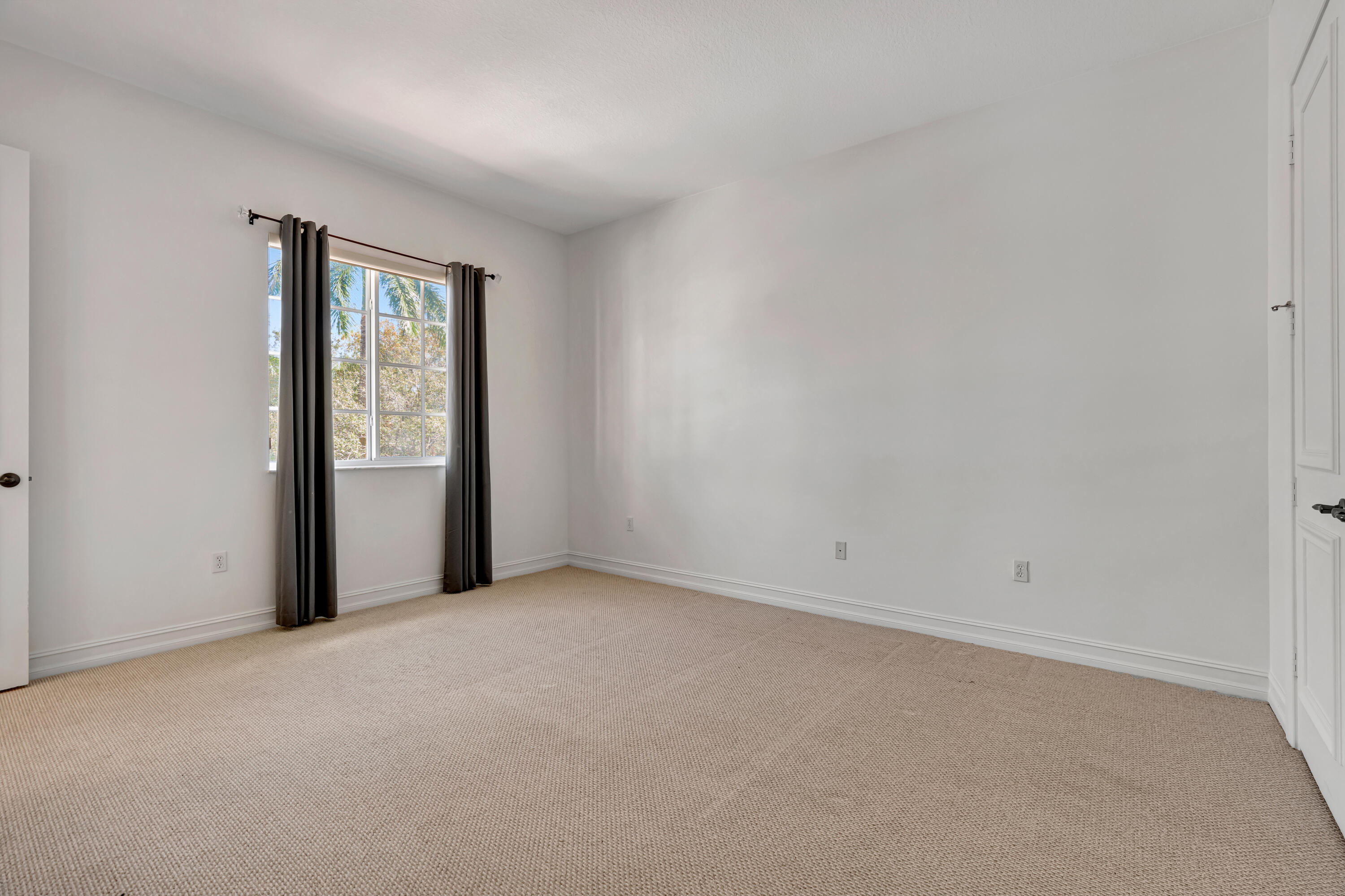 CHAMBORD AT FRENCHMANS RESERVE CONDO - Residential Lease