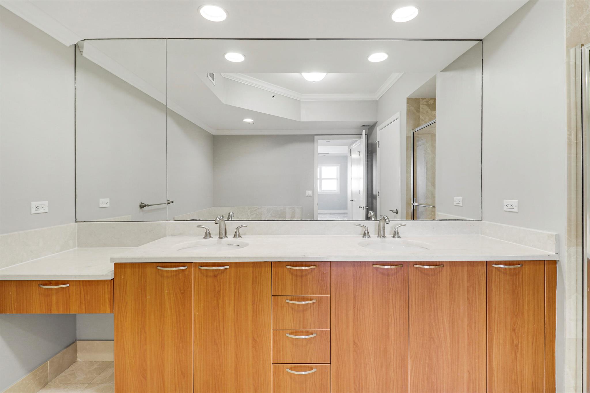 MARINA GRANDE RIVIERA BEA - Residential