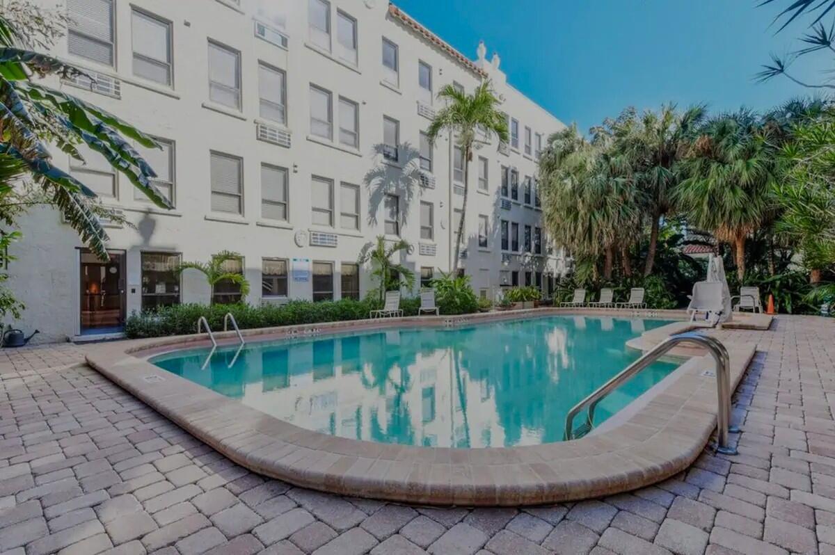 PALM BEACH HOTEL CONDO - Residential