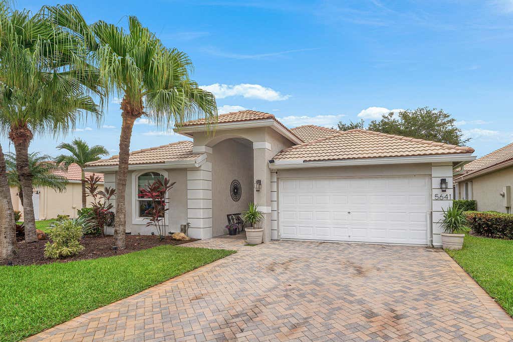 Photo of 5641 FOUNTAINS Drive S #5641, Lake Worth, FL 33467 (MLS # B26061677)
