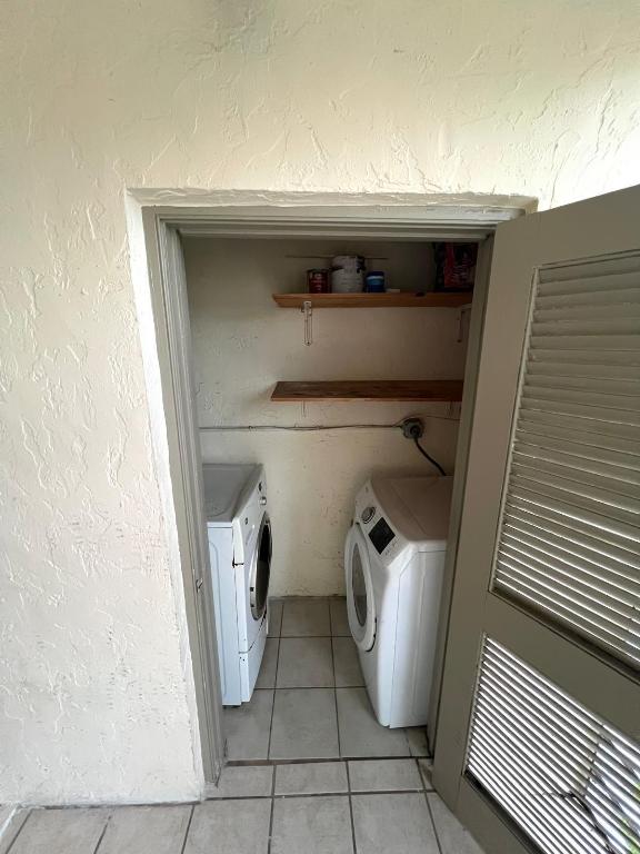 LAGO DEL REY CONDO - Residential