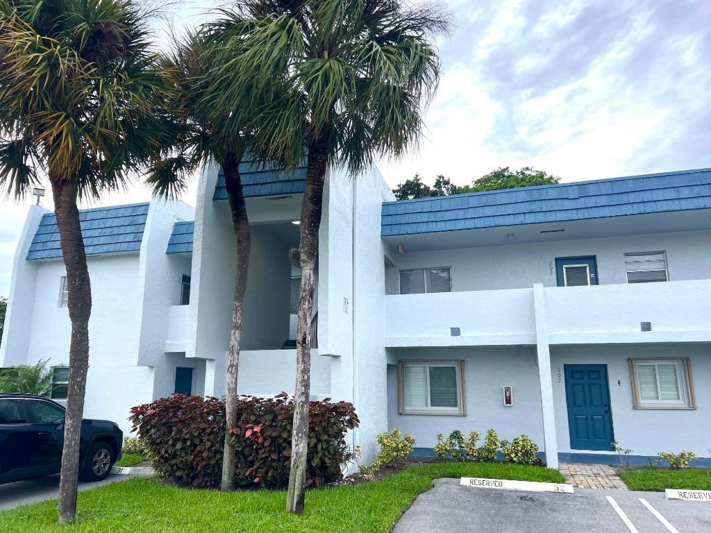 LAGO DEL REY CONDO - Residential