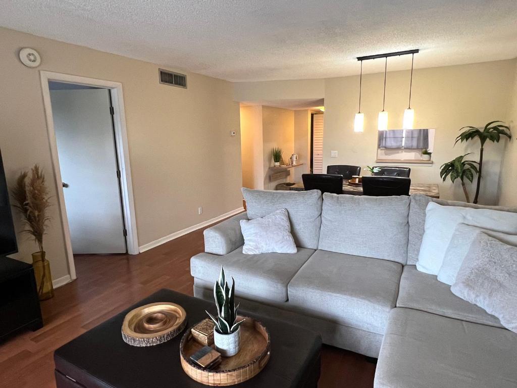 LAGO DEL REY CONDO - Residential