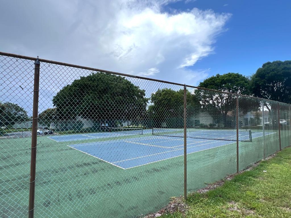 LAGO DEL REY CONDO - Residential