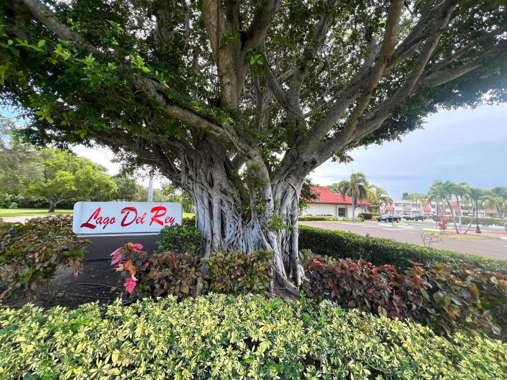 LAGO DEL REY CONDO - Residential