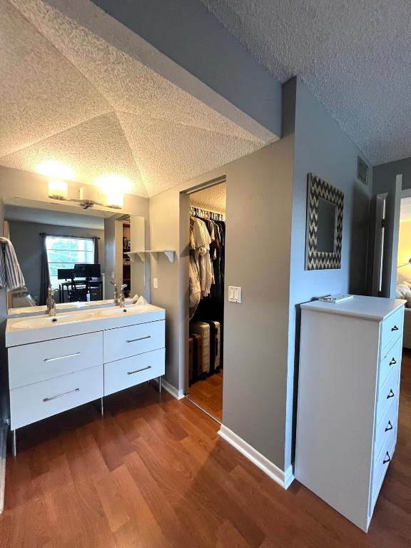 LAGO DEL REY CONDO - Residential