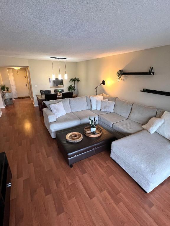 LAGO DEL REY CONDO - Residential