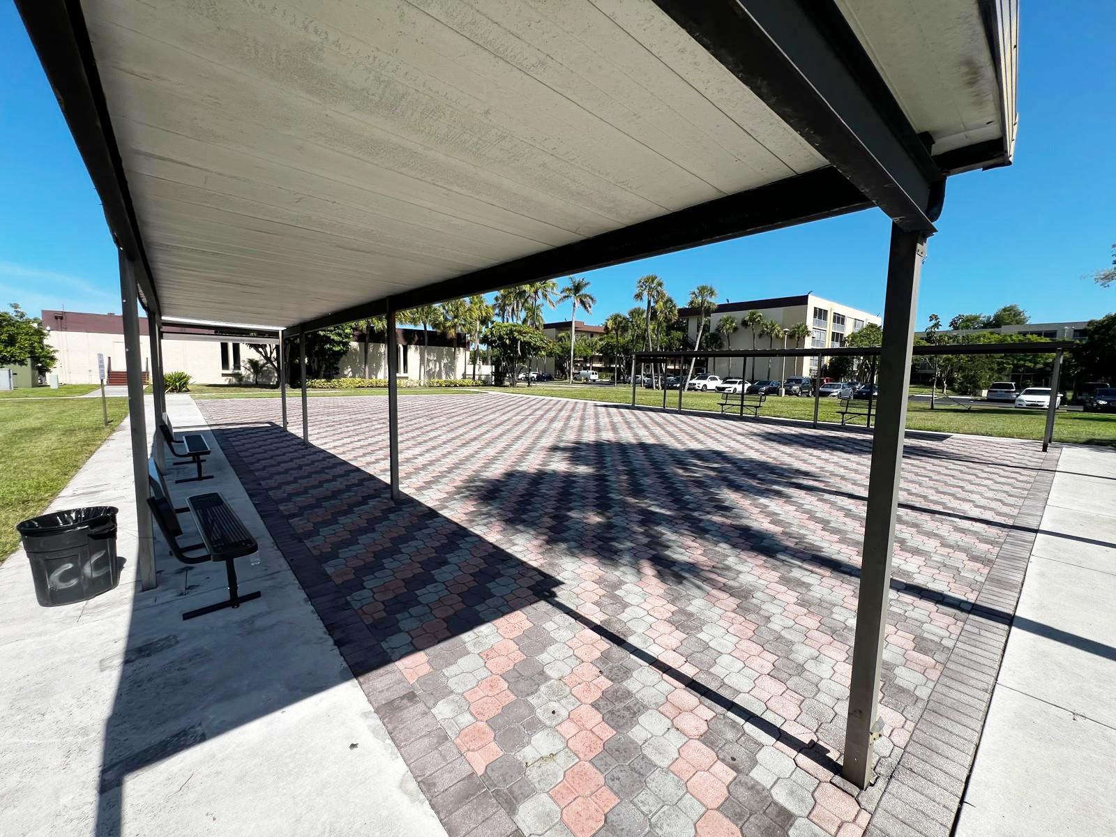 FOR SALE – 2 BED / 2 BATH CONDO – LAUDERDALE LAKES
Motivated Seller! Don’t Miss This Opportunity!
Spacious 2-bedroom, 2-bathroom condo located in the heart of Lauderdale Lakes. This well-maintained unit features: In-unit laundry room with washer & dryer Generous-sized bedrooms Two full bathrooms Plenty of natural light Convenient location near shops, dining, and major highways. Whether you're a first-time buyer, investor, or looking to downsize, this condo offers both comfort and value.