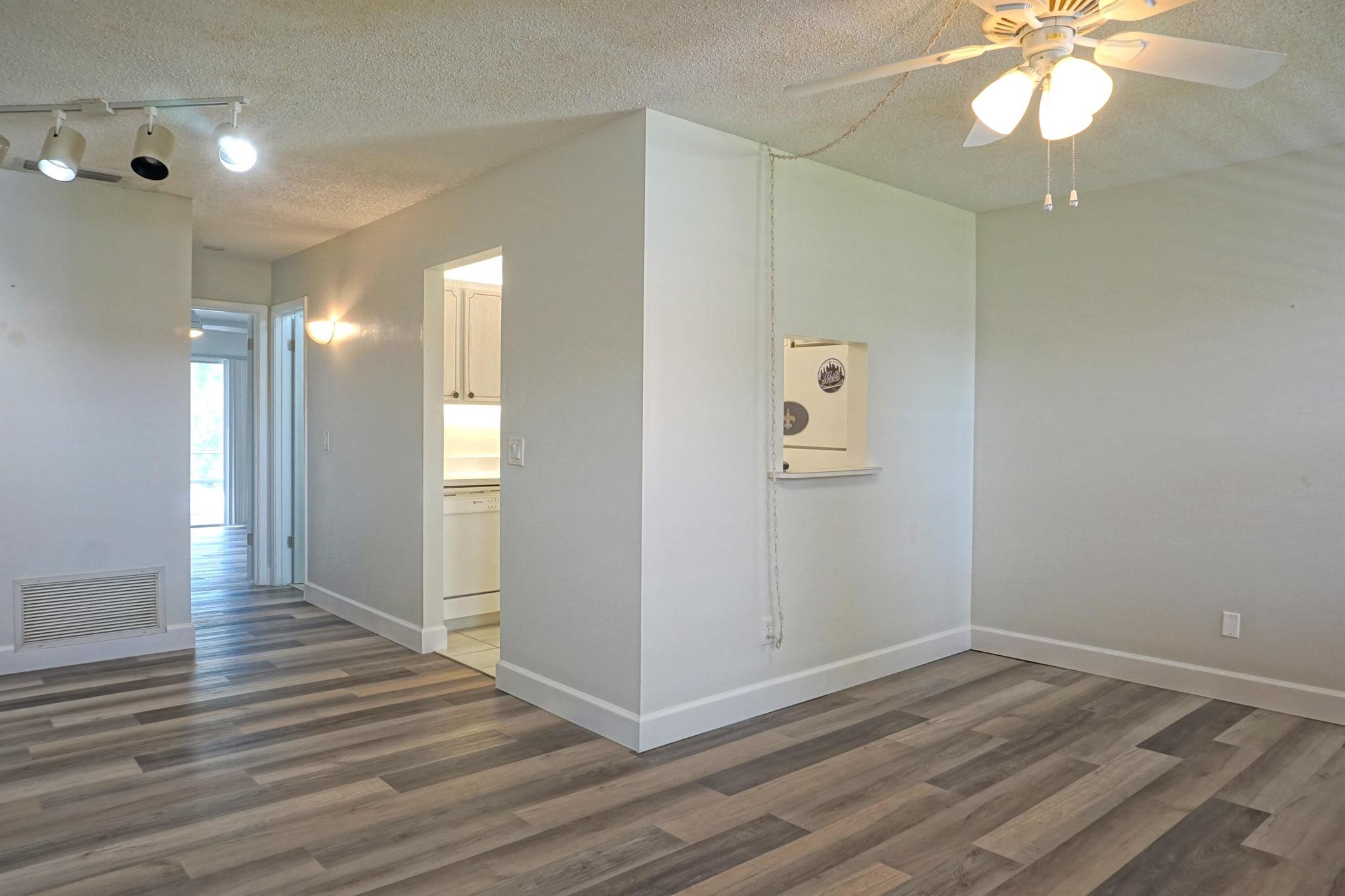 Stuart, Florida 34996, United States, 1 Bedroom Bedrooms, ,1 BathroomBathrooms,Residential,Pending,209592