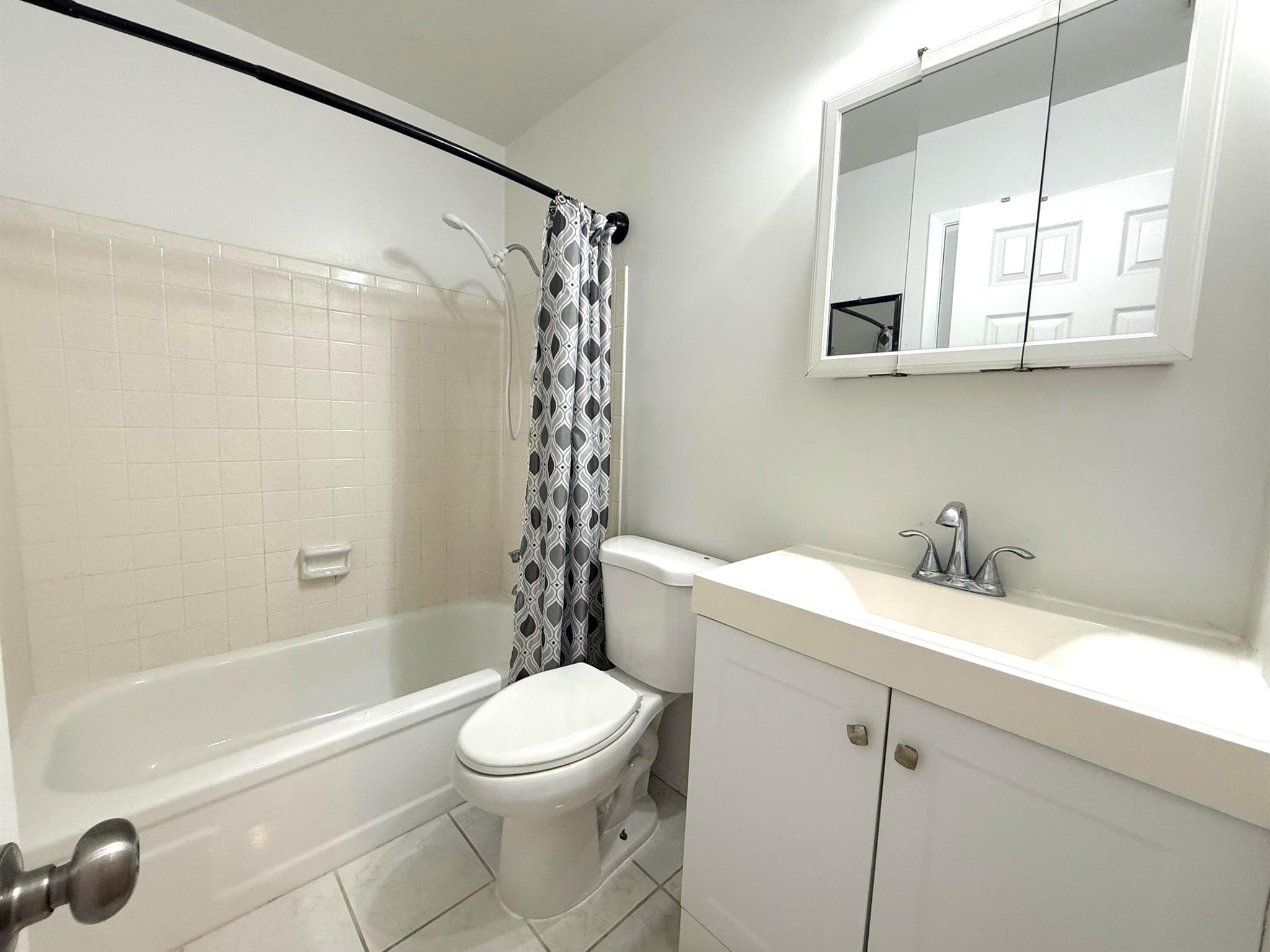 Stuart, Florida 34996, United States, 1 Bedroom Bedrooms, ,1 BathroomBathrooms,Residential,Pending,209592