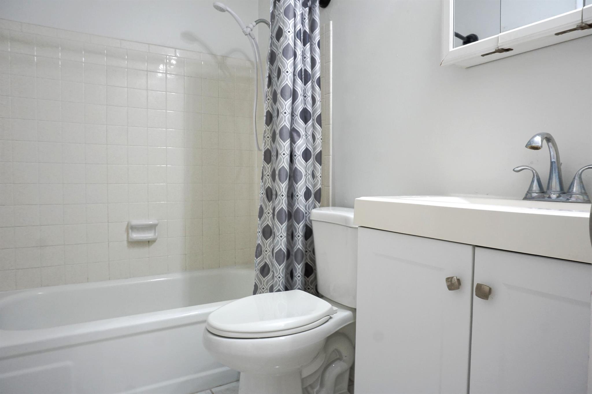 Stuart, Florida 34996, United States, 1 Bedroom Bedrooms, ,1 BathroomBathrooms,Residential,Pending,209592