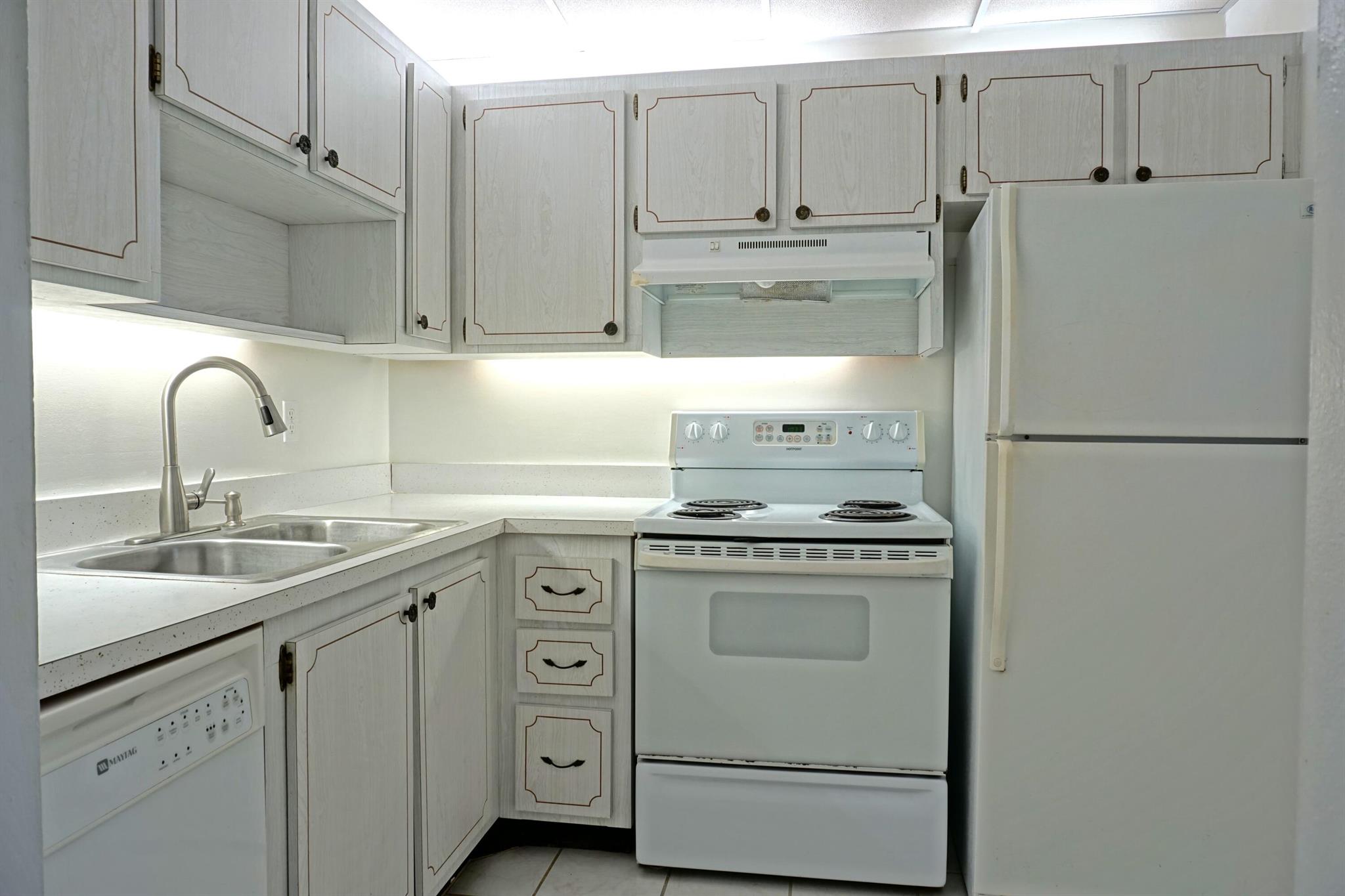 Stuart, Florida 34996, United States, 1 Bedroom Bedrooms, ,1 BathroomBathrooms,Residential,Pending,209592