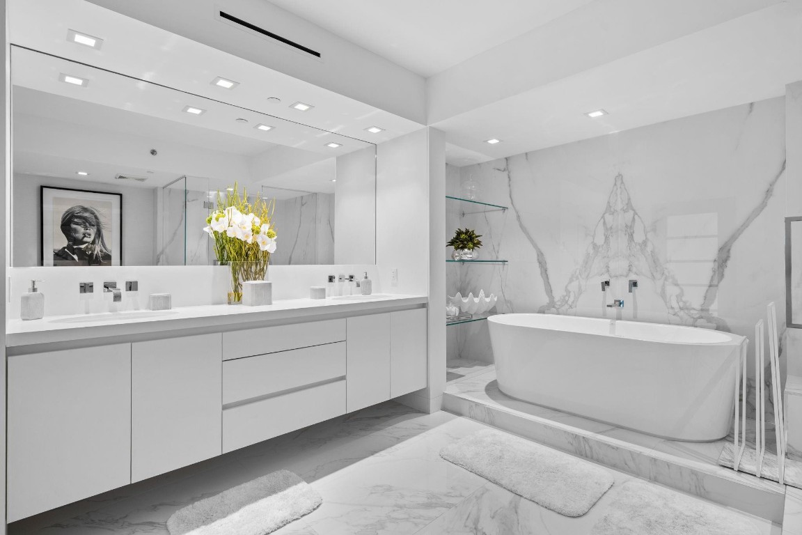 LAS OLAS BEACH CLUB - Residential