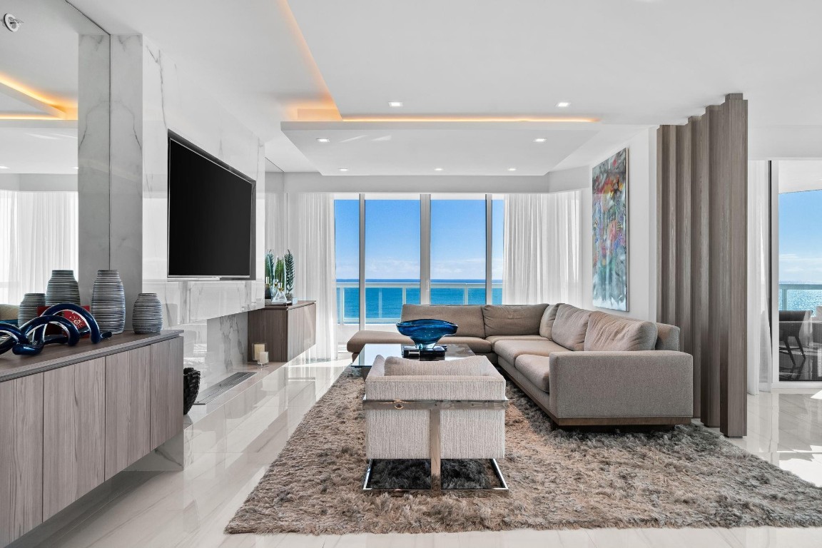 LAS OLAS BEACH CLUB - Residential