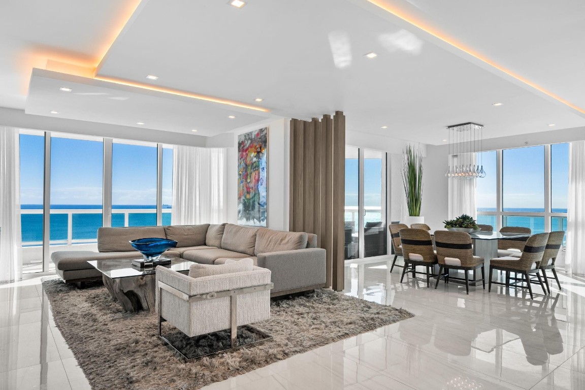 LAS OLAS BEACH CLUB - Residential