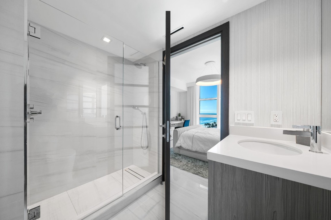 LAS OLAS BEACH CLUB - Residential