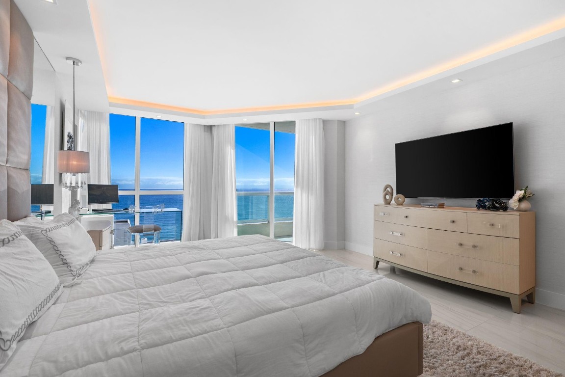 LAS OLAS BEACH CLUB - Residential